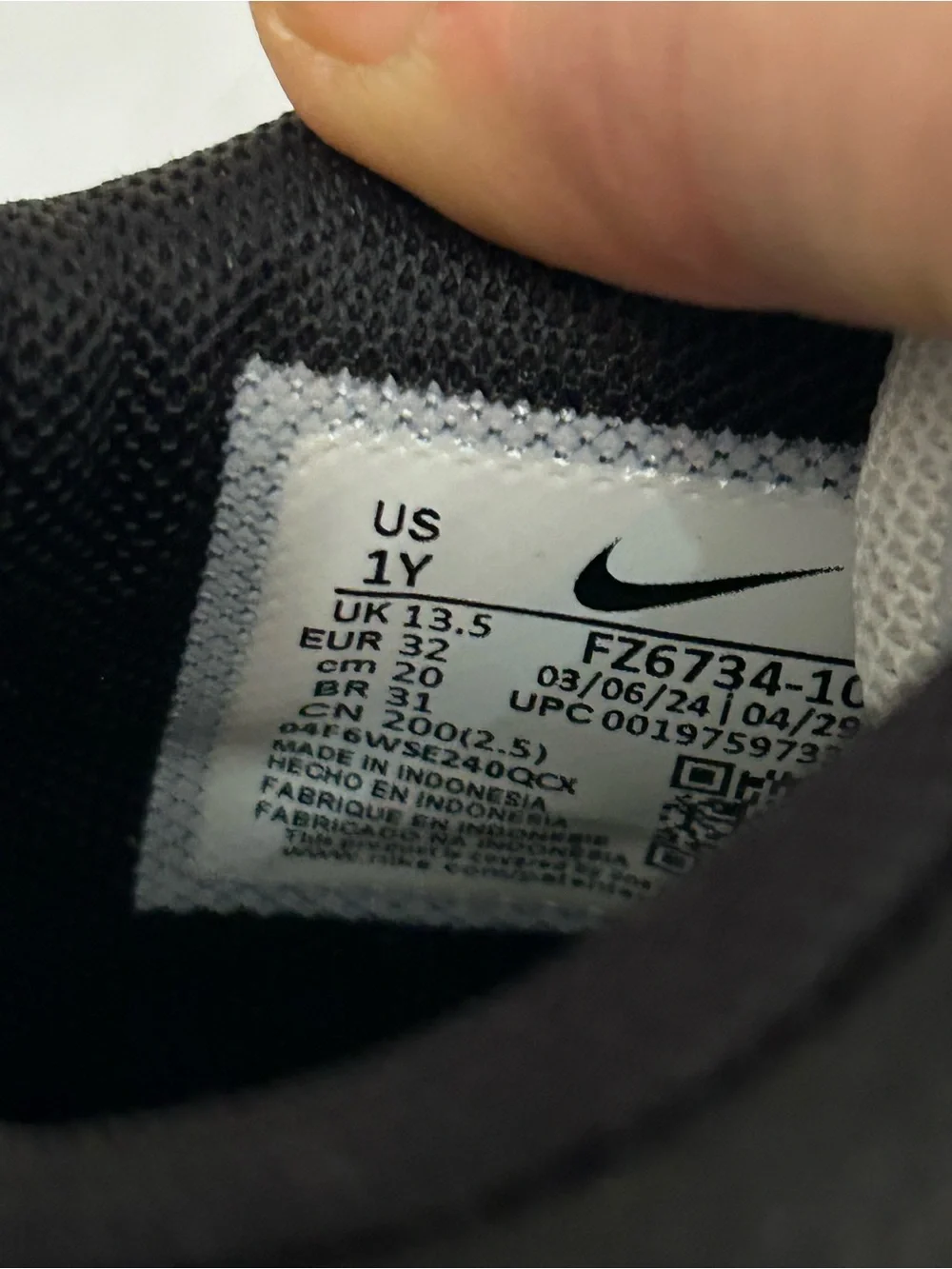 Nike Gianni Immortality 4 black and white Kids Athletic sneakers w/reverse swish